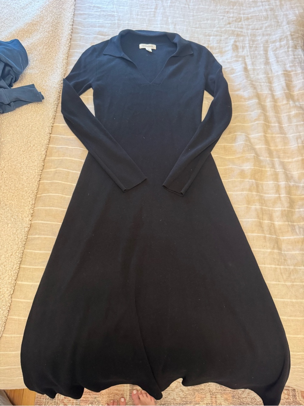 Treasure & Bond Black Long-Sleeve Collared V-Neck Knit Midi Dress
